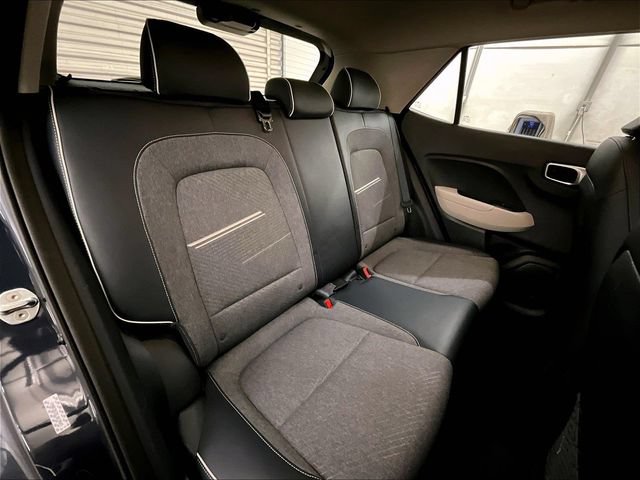 Used 2020 Hyundai Venue FWD image 26