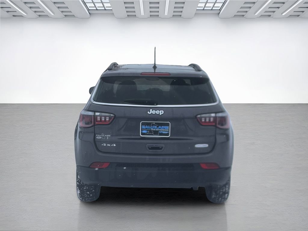 Used 2018 Jeep Compass Latitude image 4