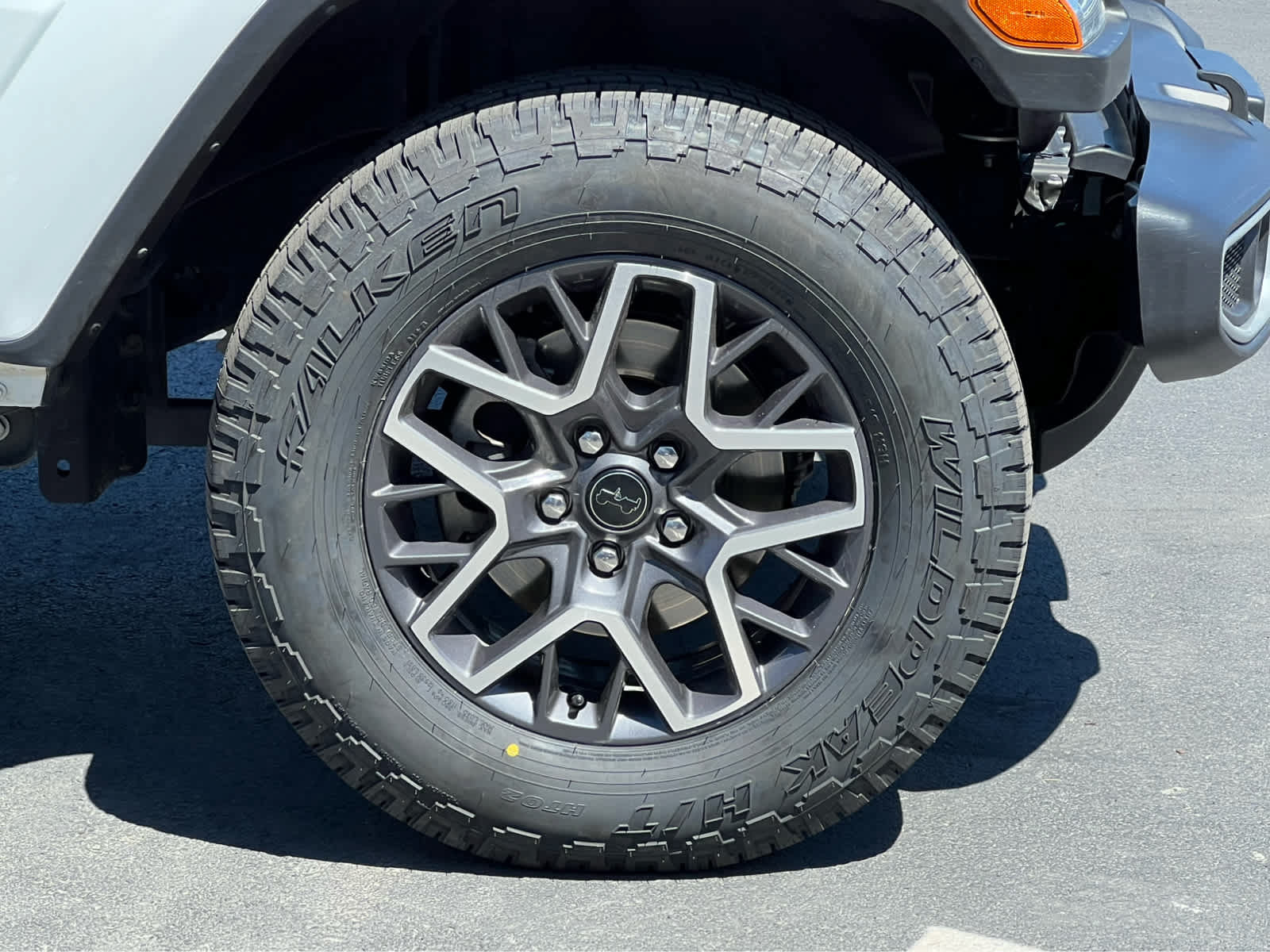 Used 2025 Jeep Wrangler Unlimited Sahara AWD/4WD image 16