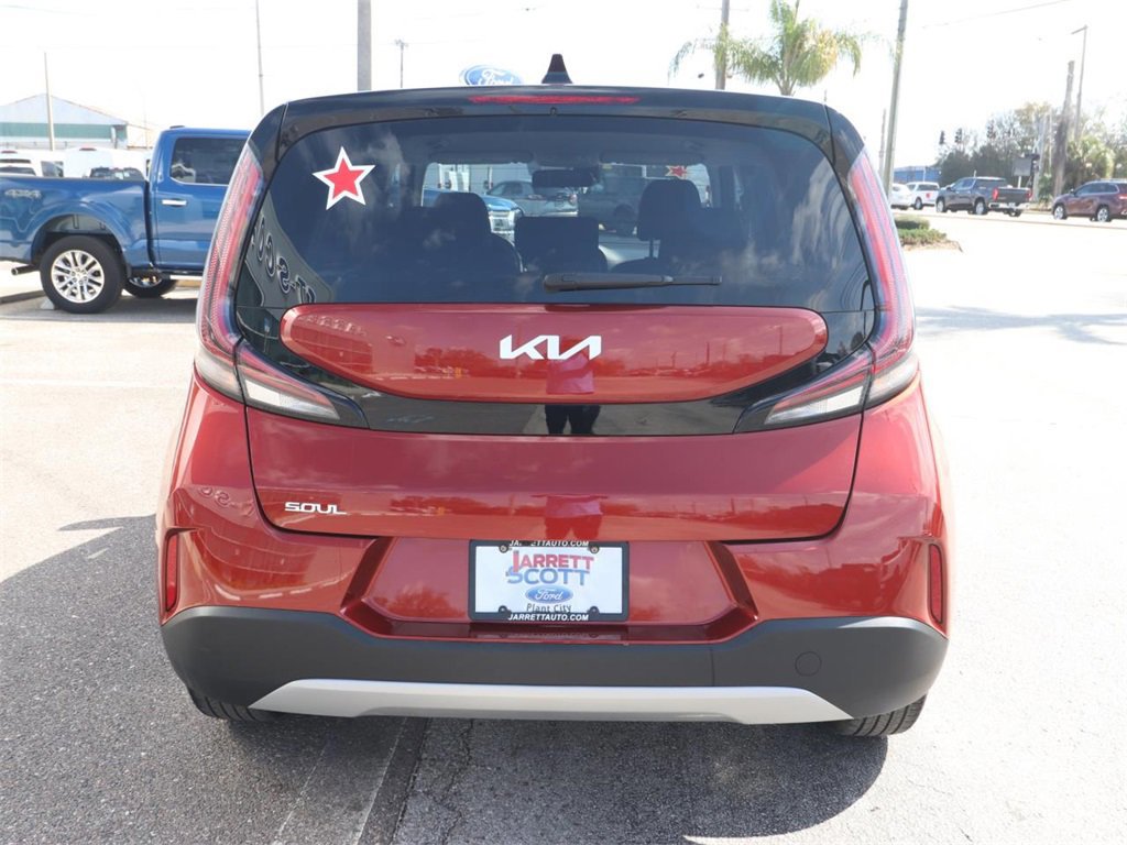 Used 2025 Kia Soul LX w/ LX Technology Package image 4