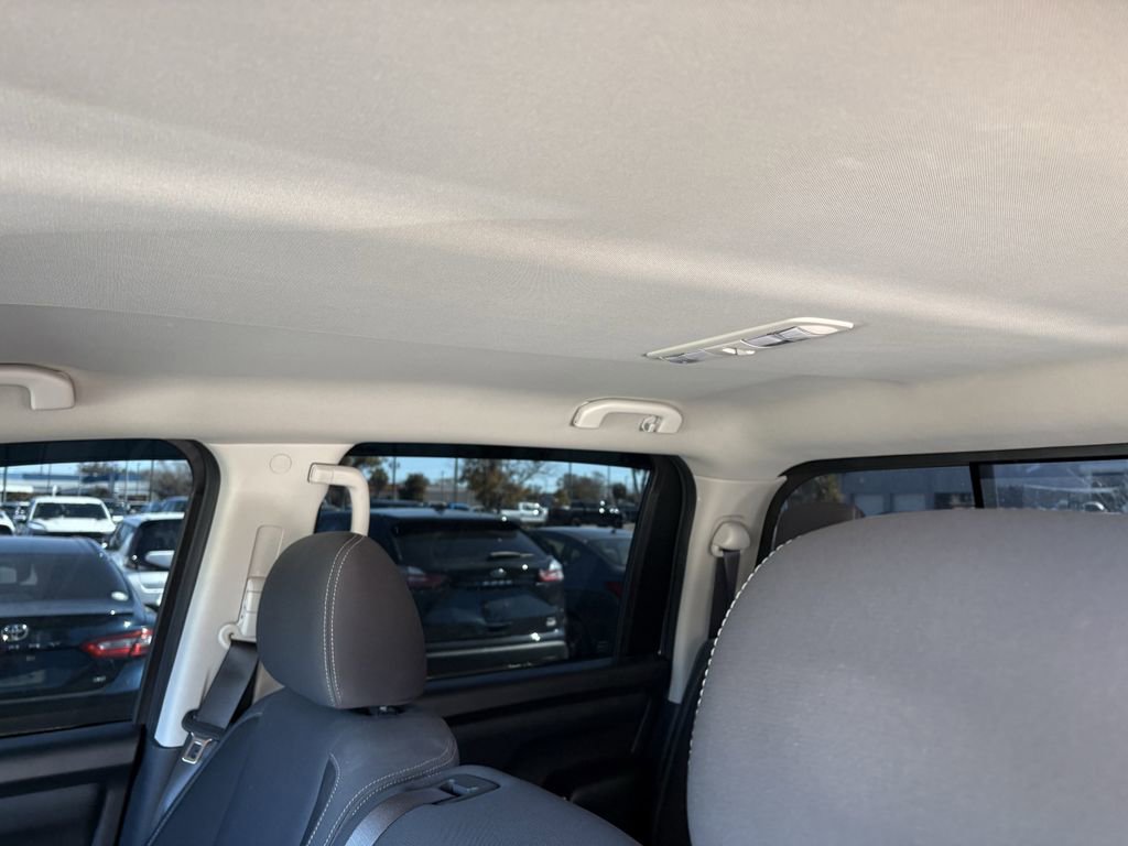 Used 2022 Nissan Titan SV image 21