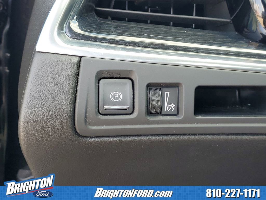 Used 2020 Cadillac XT5 Premium Luxury w/ LPO, Floor Liner Package AWD/4WD image 22