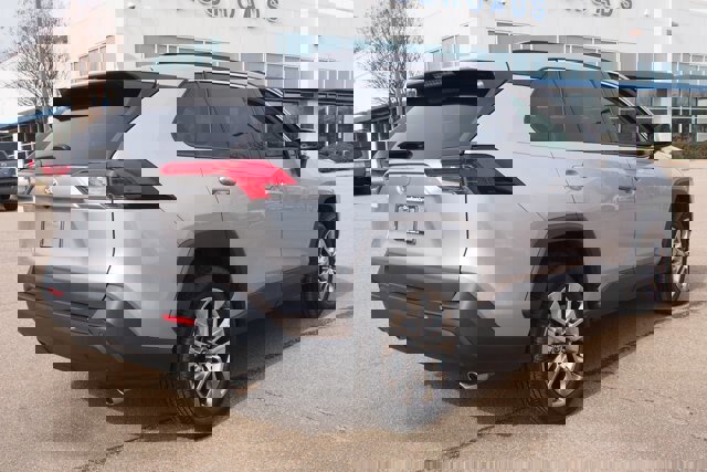 Used 2019 Toyota RAV4 XLE Premium image 5