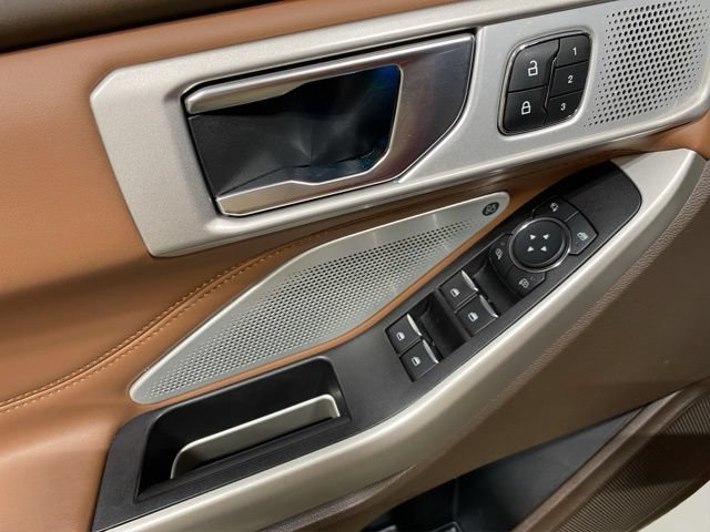 Certified 2021 Ford Explorer King Ranch w/ Premium Technology Package AWD/4WD image 13