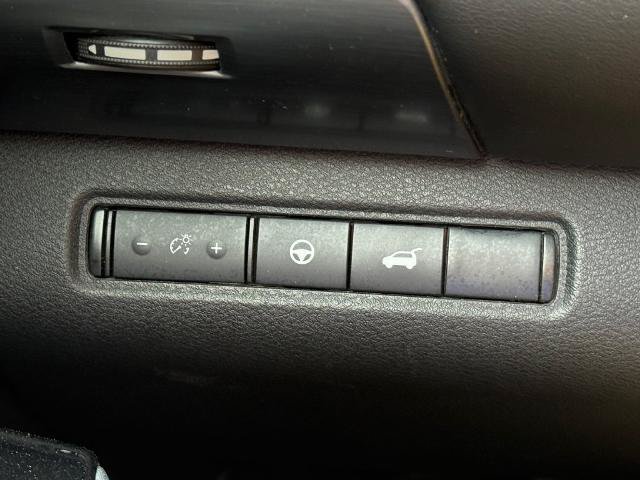 Used 2025 Nissan Pathfinder SL AWD/4WD image 37