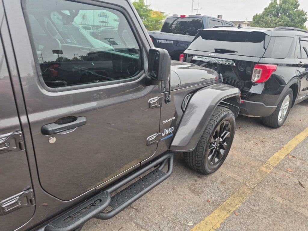 Used 2022 Jeep Wrangler Unlimited Sahara AWD/4WD image 26