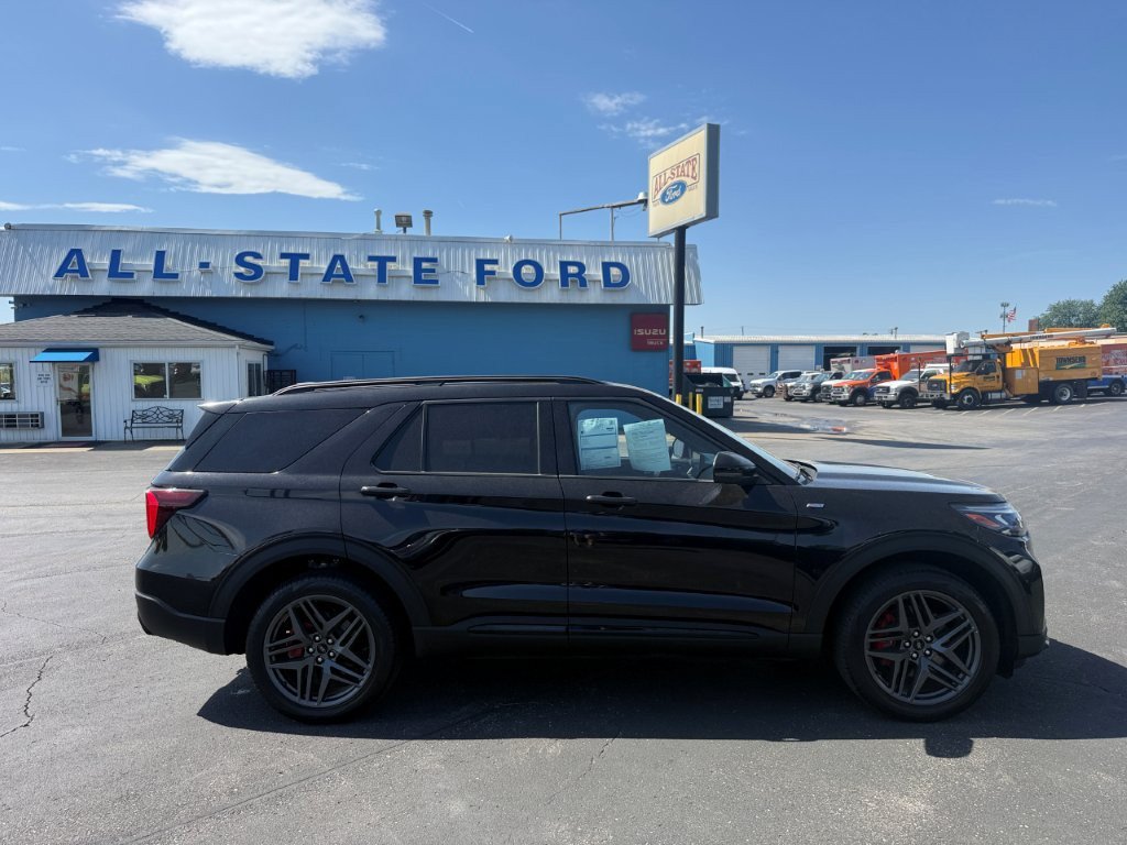 Certified 2025 Ford Explorer ST-Line w/ ST-Line Street Pack AWD/4WD image 9