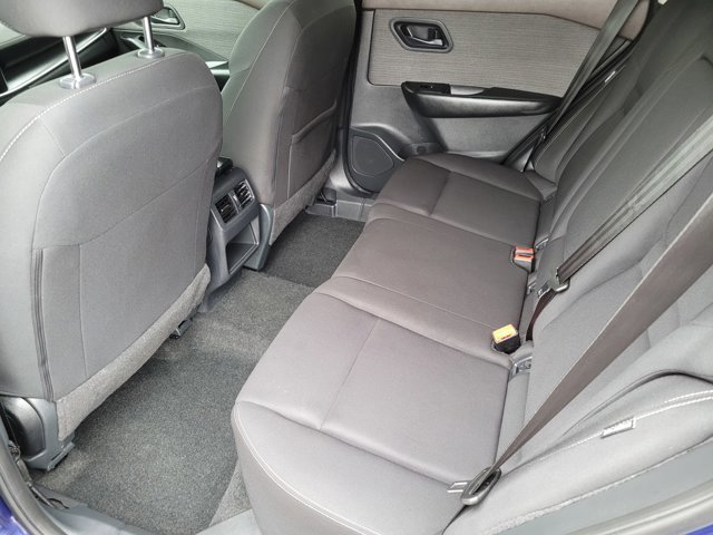 Used 2023 Nissan Rogue S image 11