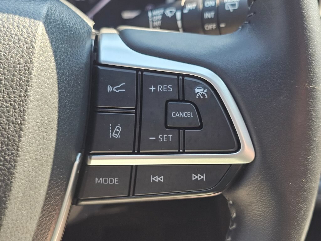 Used 2022 Toyota Highlander XSE AWD/4WD image 26