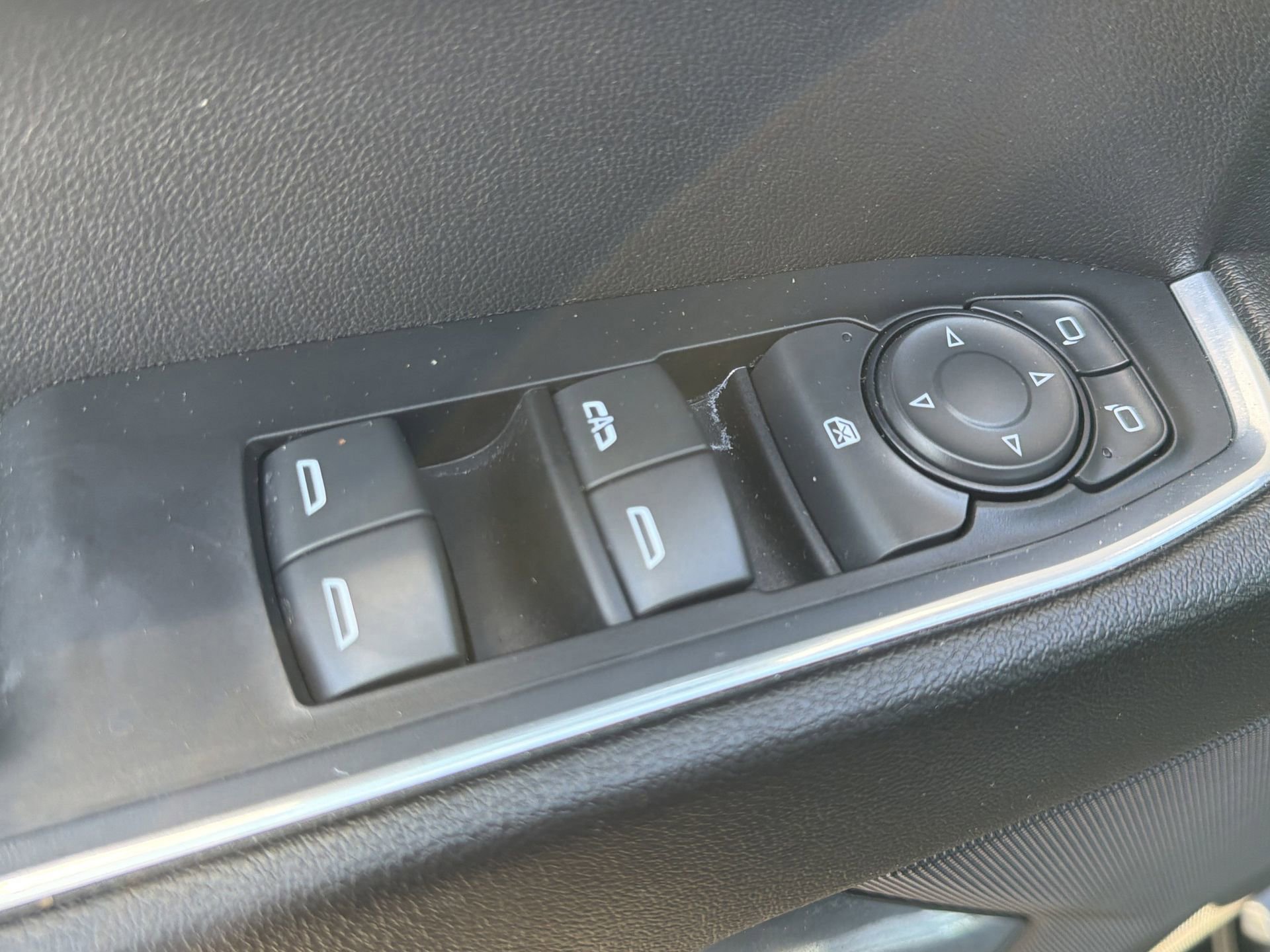 Used 2024 Chevrolet Silverado 1500 LT image 25