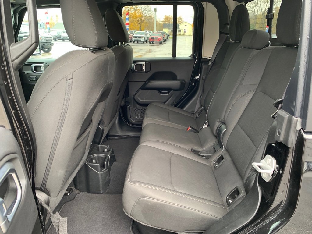 Used 2023 Jeep Gladiator Overland image 15