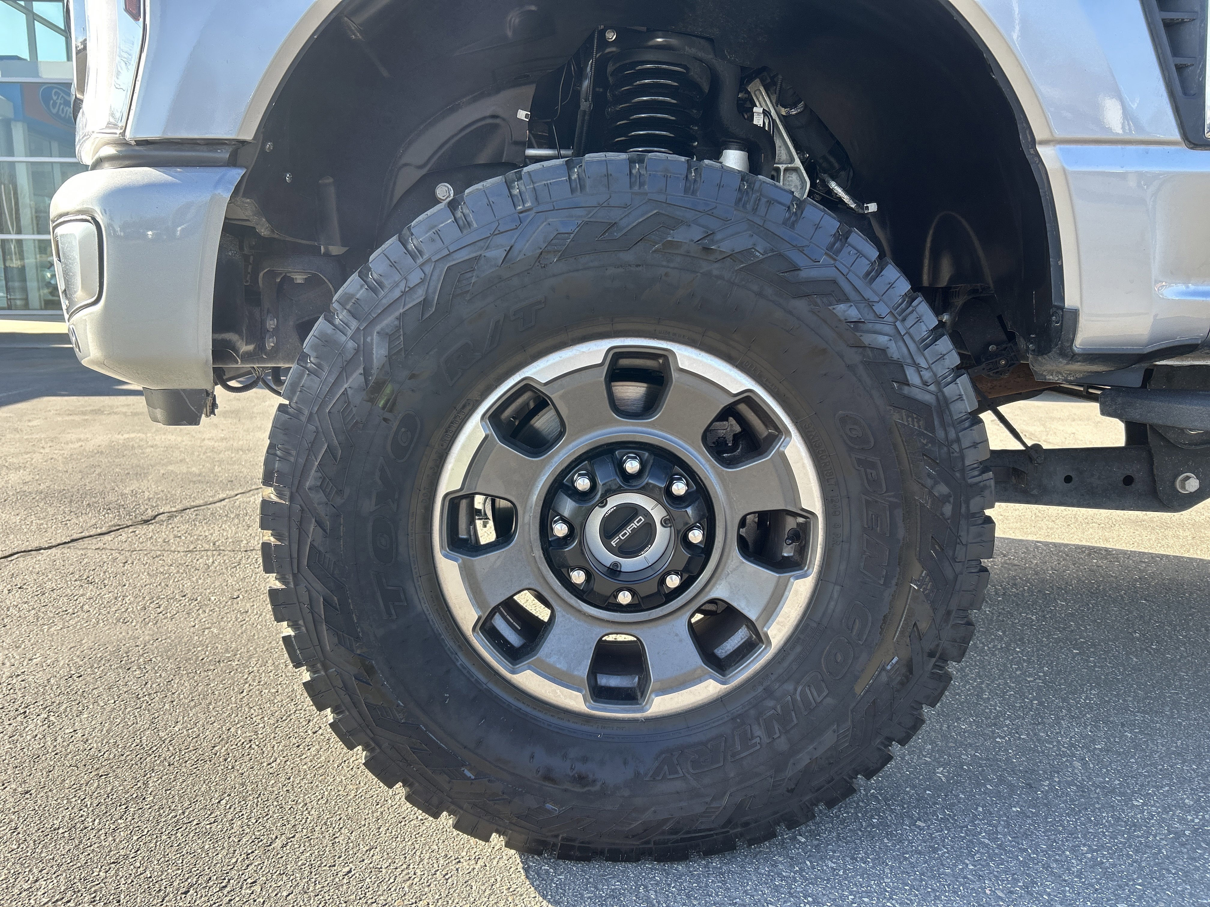 Certified 2024 Ford F350 Platinum w/ Tremor Off-Road Package image 10