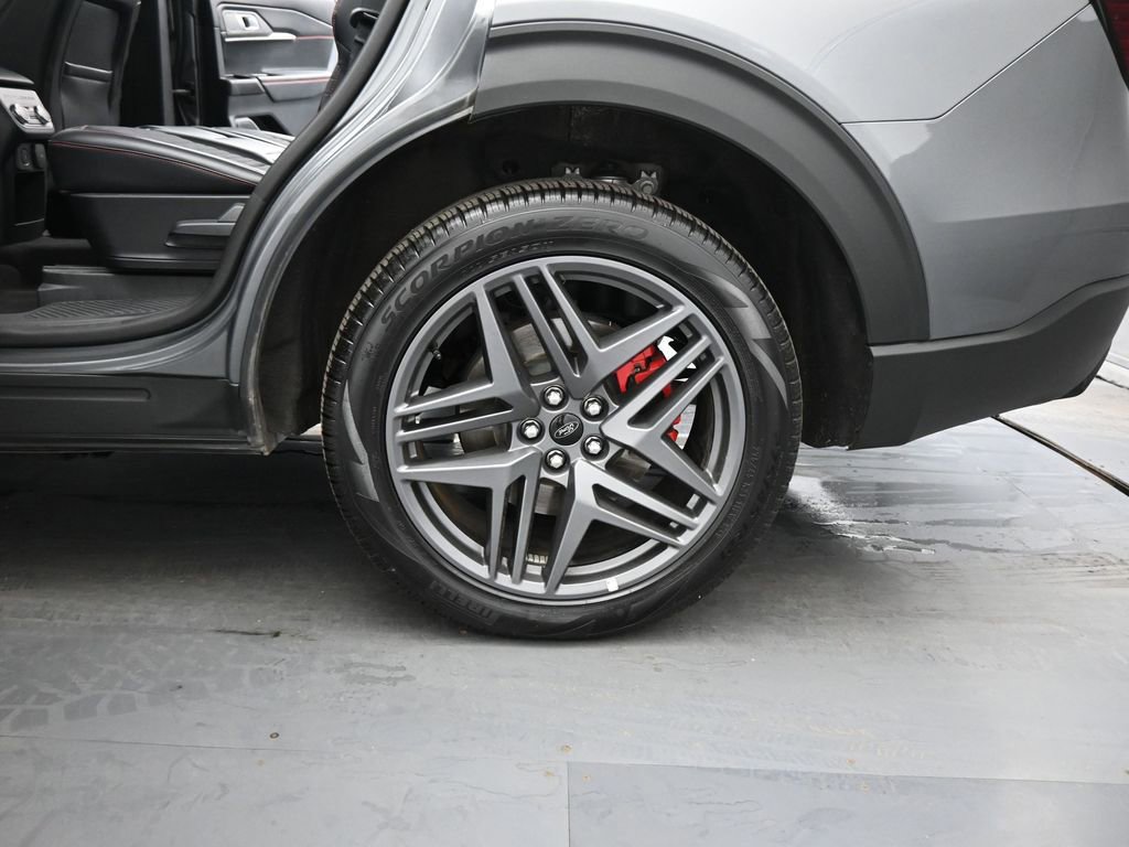 Certified 2025 Ford Explorer ST-Line w/ ST-Line Street Pack AWD/4WD image 22