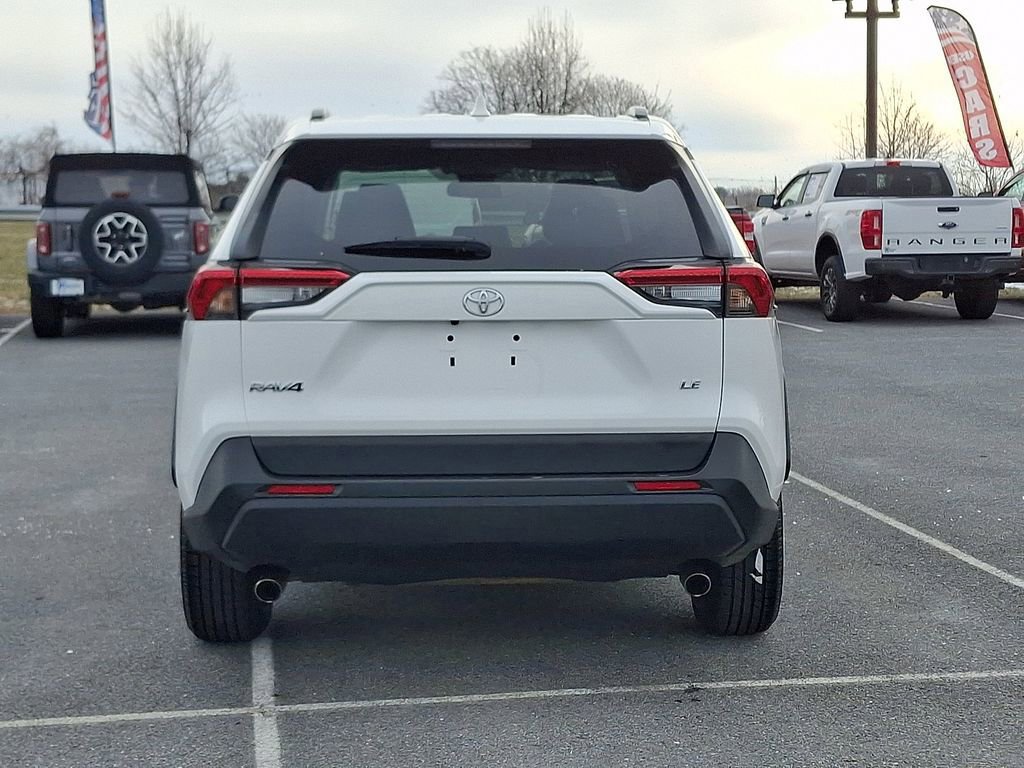 Used 2021 Toyota RAV4 LE image 3
