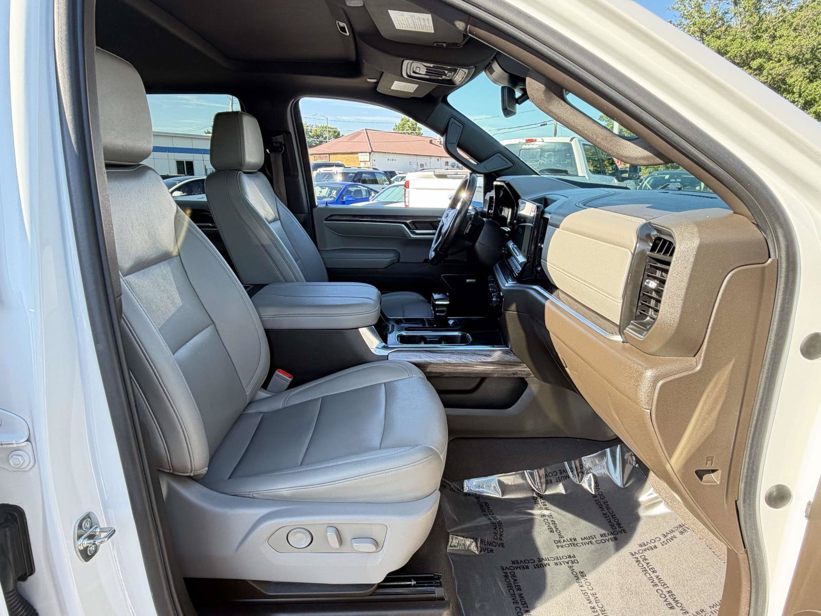 Used 2023 Chevrolet Silverado 1500 LTZ w/ LTZ Premium Package AWD/4WD image 28