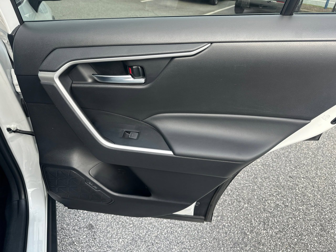 Used 2024 Toyota RAV4 XLE FWD image 18