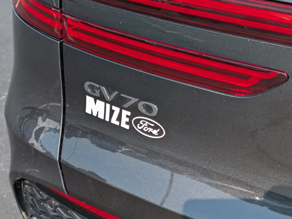 Used 2024 Genesis GV70 2.5T AWD/4WD image 25
