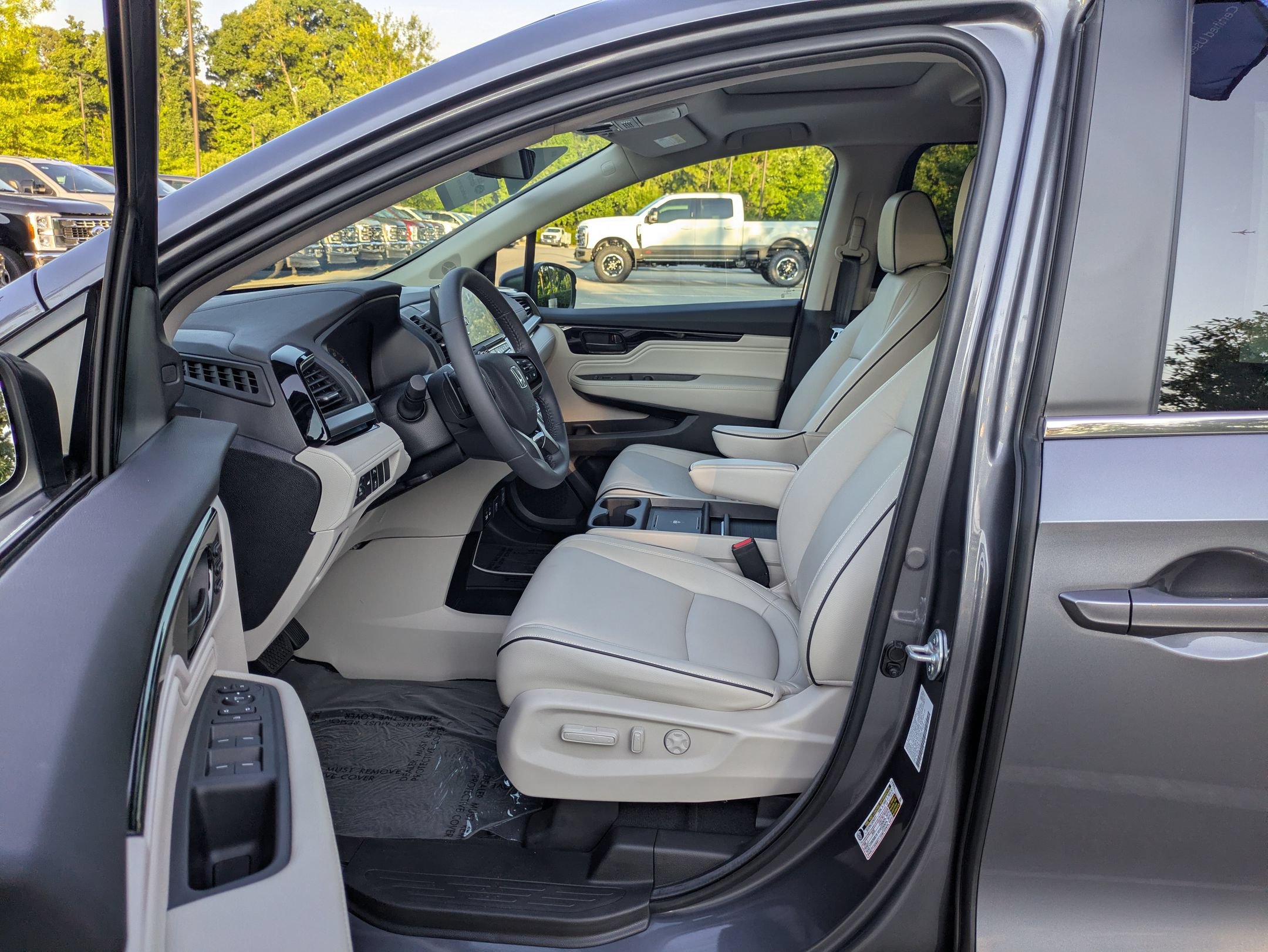 Used 2025 Honda Odyssey Touring image 11