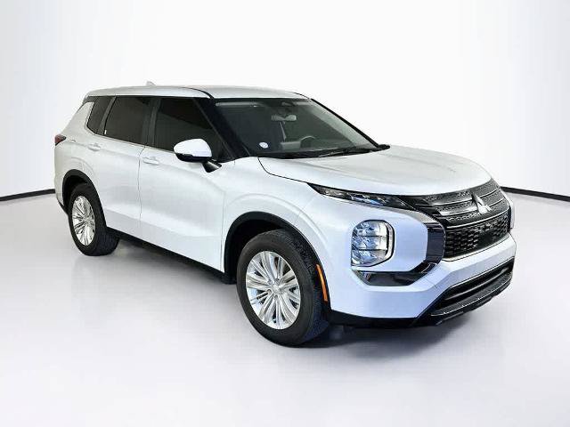 Used 2024 Mitsubishi Outlander ES FWD image 23