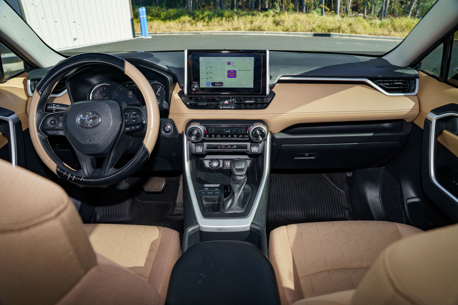 Used 2024 Toyota RAV4 XLE w/ Convenience Package FWD image 26