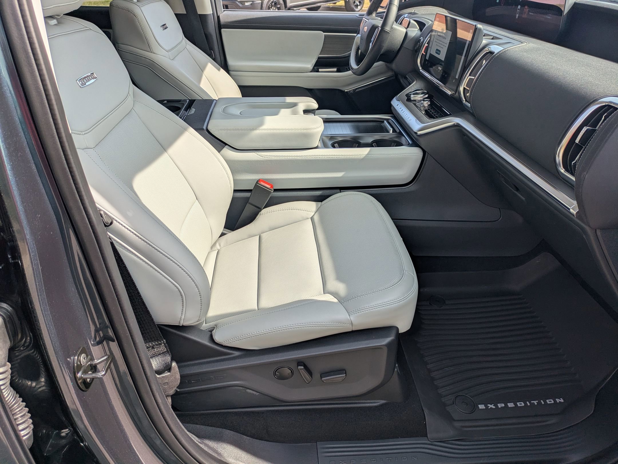 Certified 2025 Ford Expedition Platinum w/ Driver's Package image 42