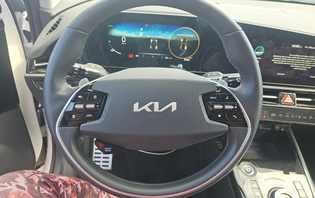 Used 2023 Kia Niro Wave w/ Wave Preserve Package FWD image 7