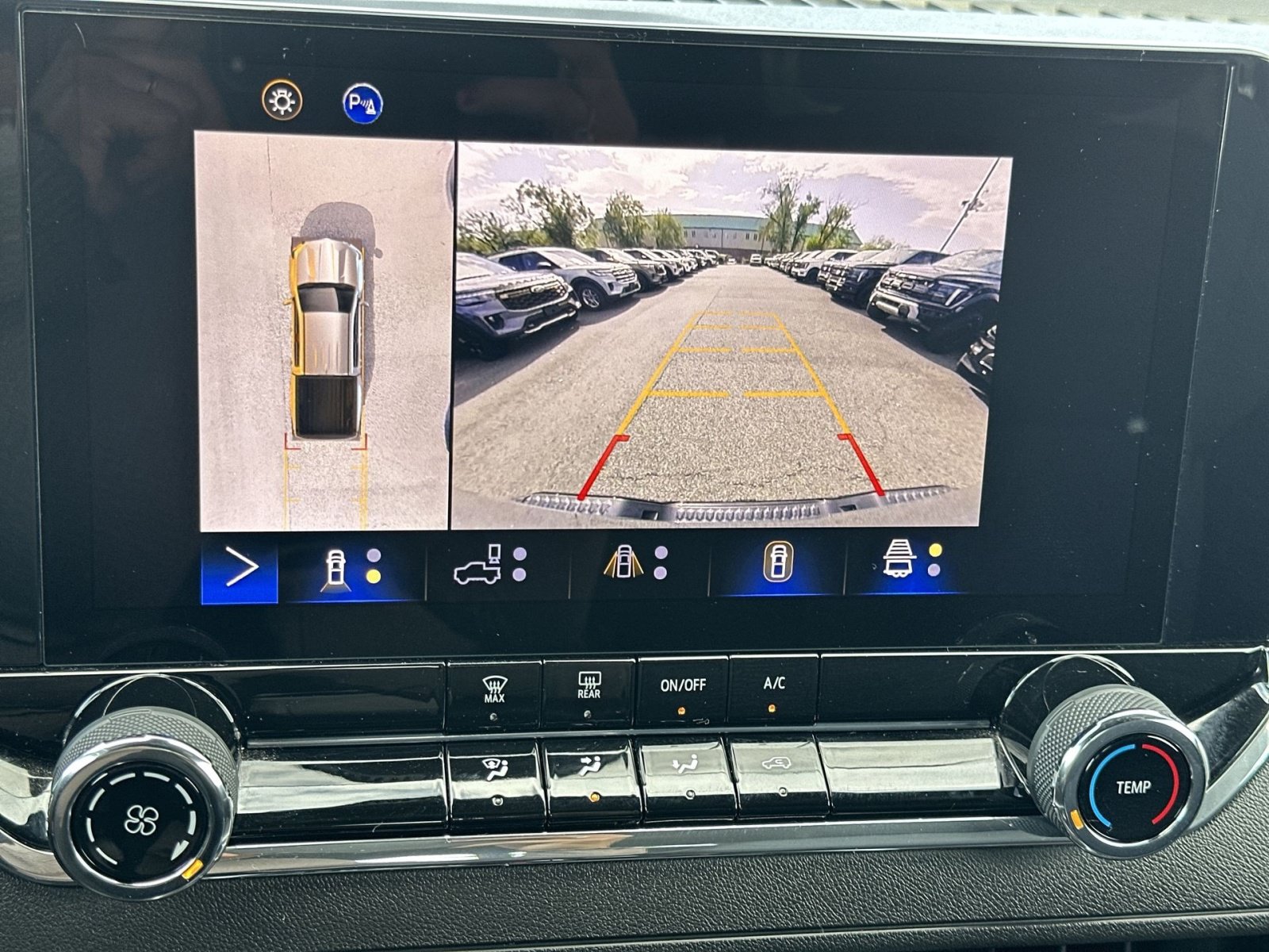 Used 2023 Chevrolet Colorado Trail Boss w/ Technology Package AWD/4WD image 20