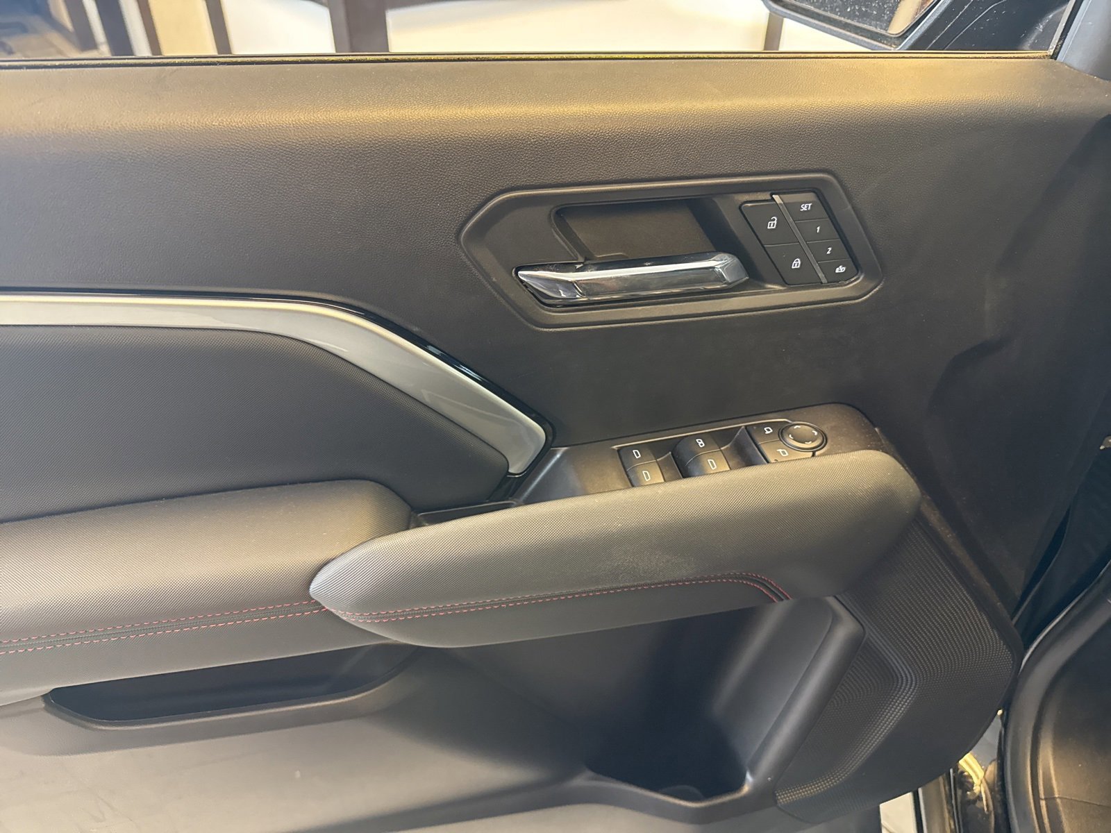 Used 2023 Chevrolet Colorado Z71 w/ Z71 Convenience Package 2 image 23