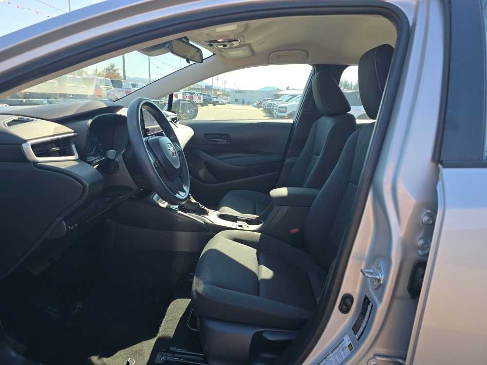 Used 2025 Toyota Corolla LE FWD image 9