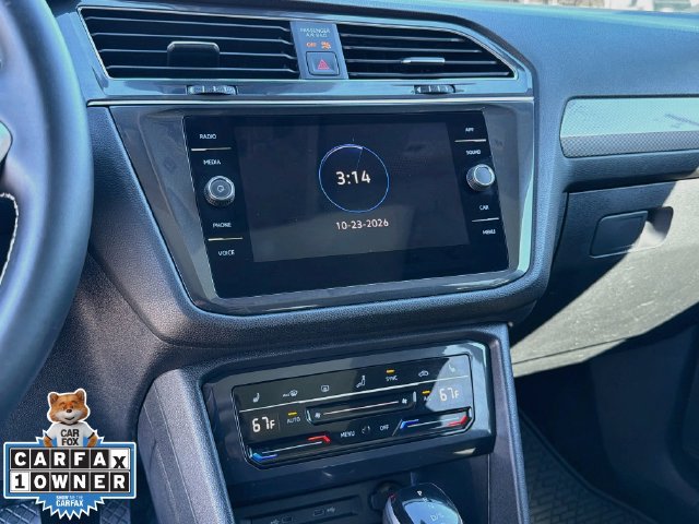 Used 2023 Volkswagen Tiguan SE w/ Panoramic Sunroof Package FWD image 29