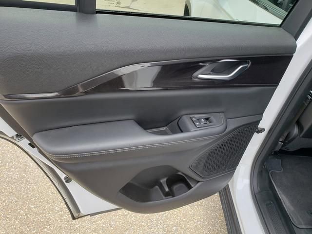 Used 2023 Jeep Grand Cherokee Laredo w/ Luxury Tech Group I AWD/4WD image 14