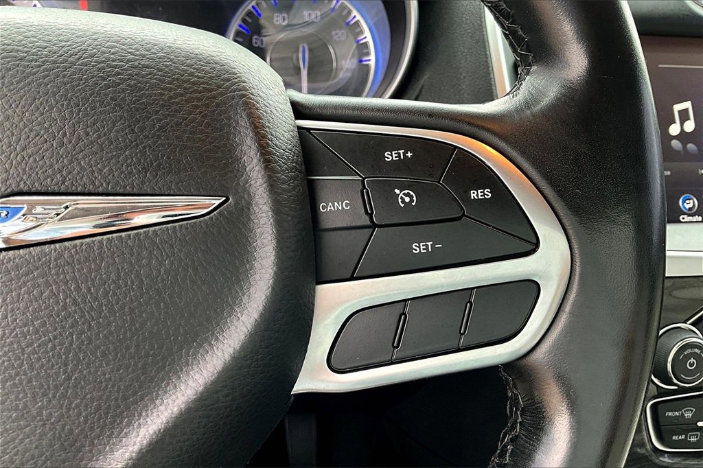 Used 2022 Chrysler 300 Touring w/ Sport Appearance Package image 19