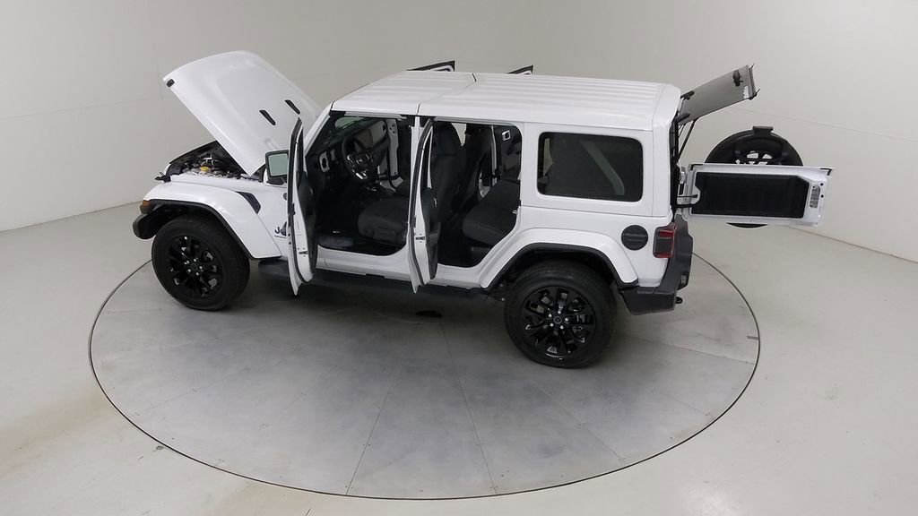 Used 2025 Jeep Wrangler Unlimited Sahara AWD/4WD image 52