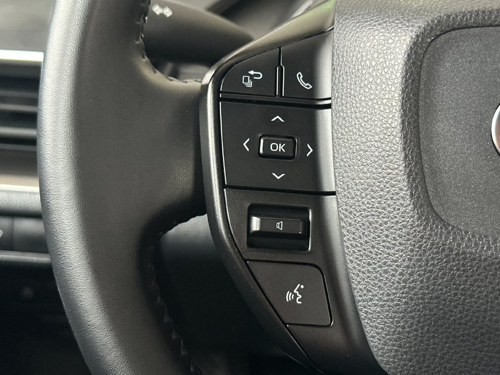 Used 2025 Toyota Prius LE FWD image 23
