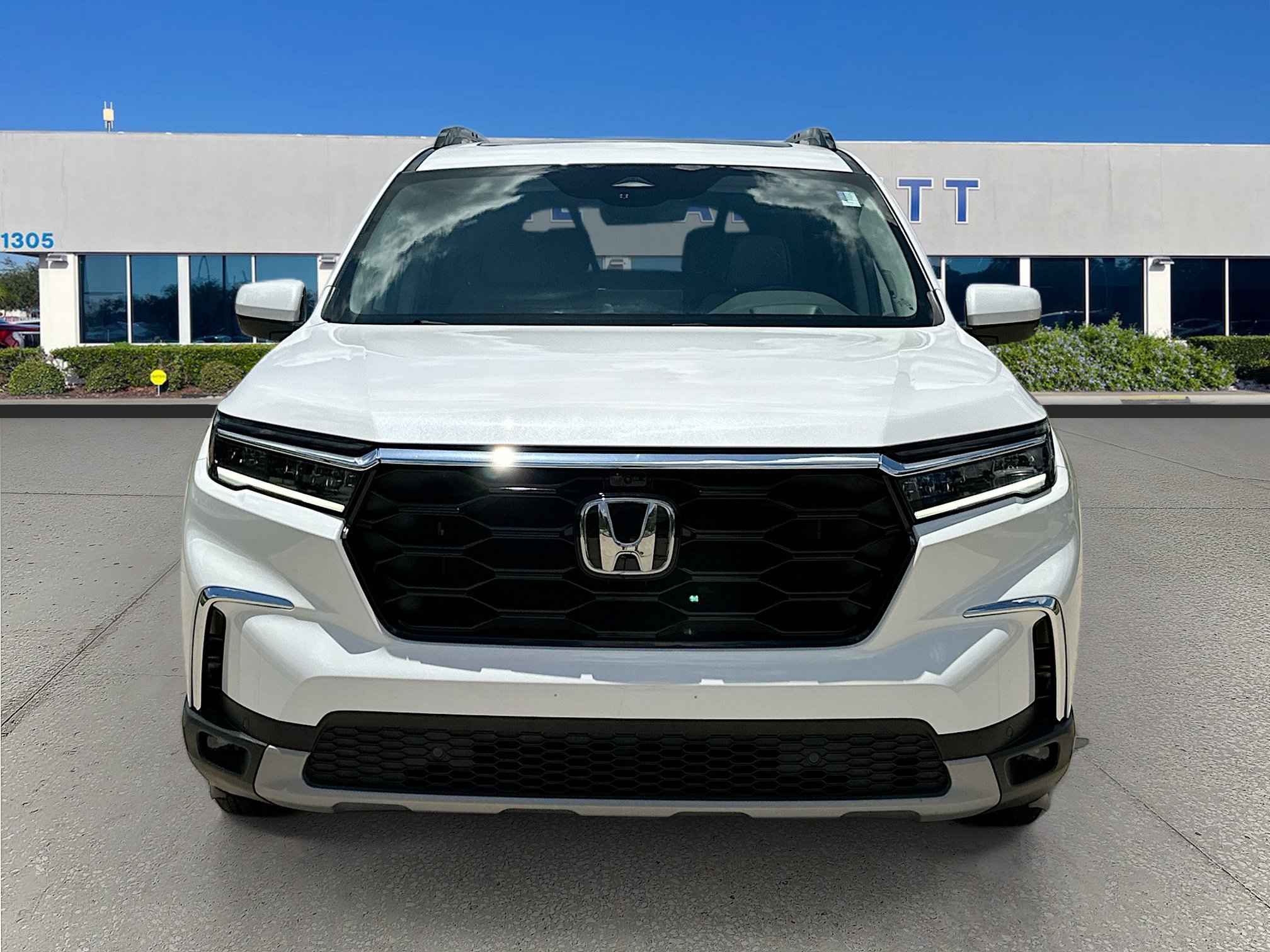 Used 2025 Honda Pilot Elite image 2