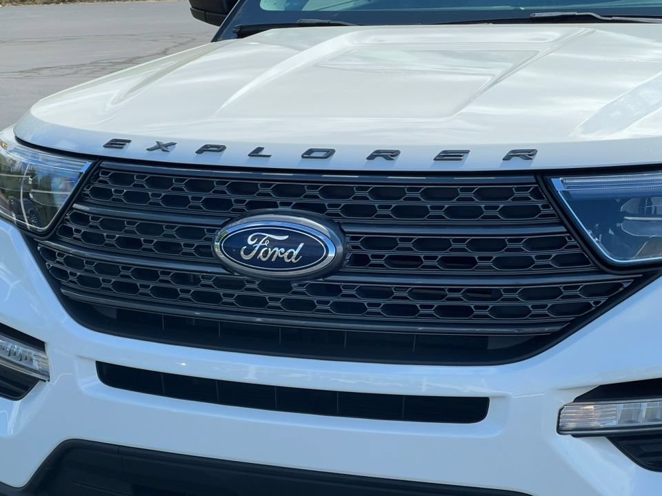 Certified 2021 Ford Explorer XLT w/ Equipment Group 202A AWD/4WD image 39
