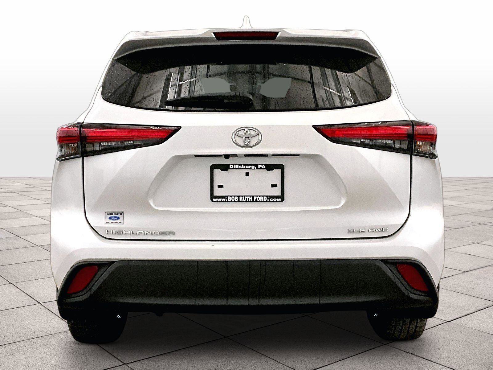 Used 2022 Toyota Highlander XLE AWD/4WD image 4