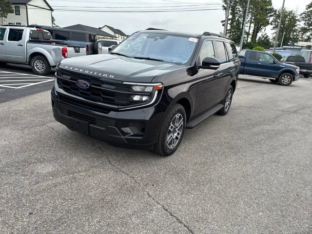 Certified 2025 Ford Expedition Active AWD/4WD image 9