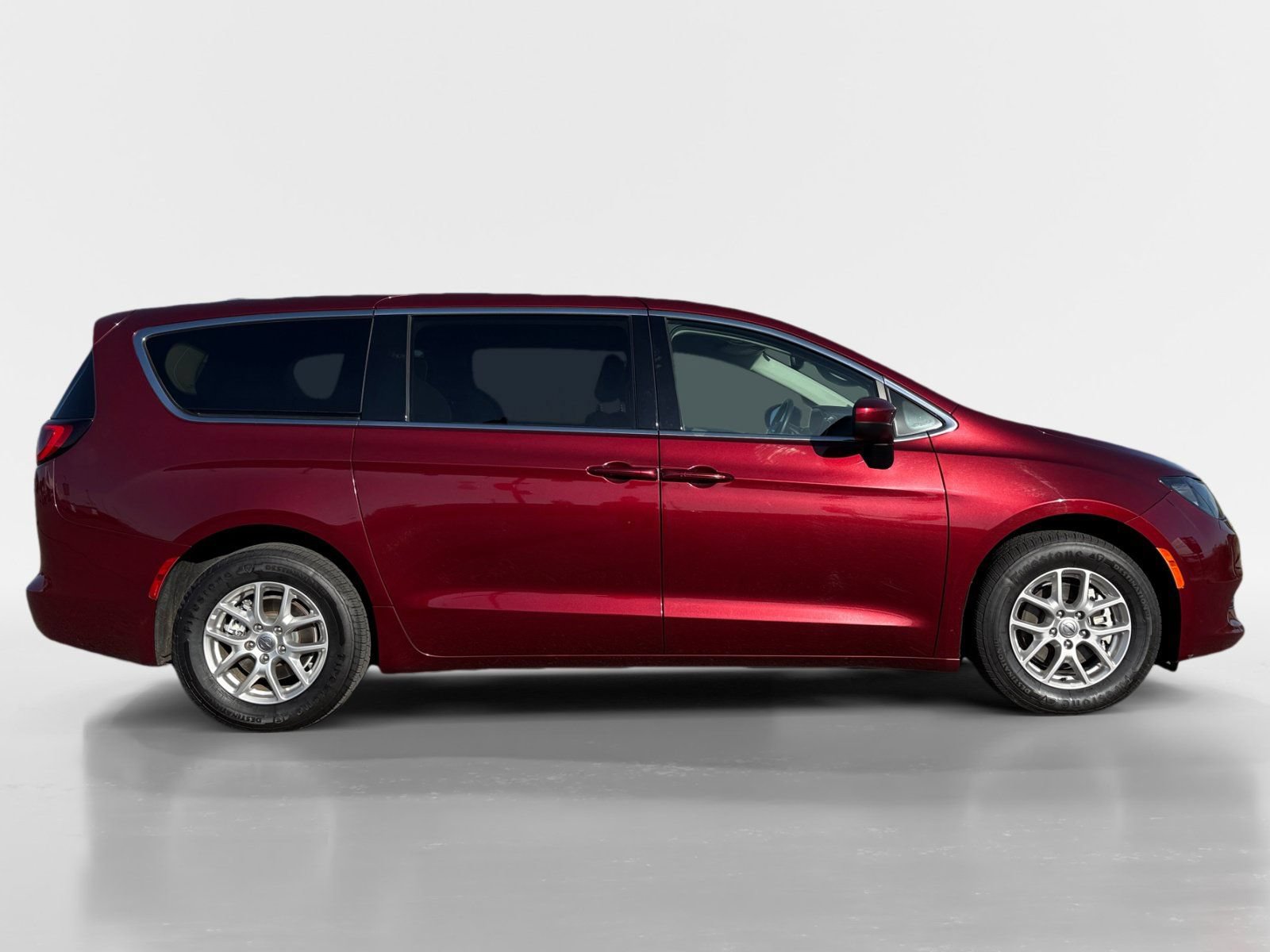 Used 2021 Chrysler Voyager LX FWD image 8