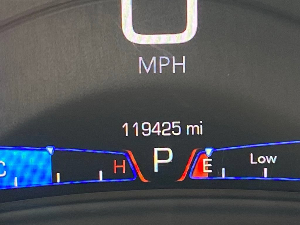 Used 2018 Chrysler 300 Limited AWD/4WD image 14
