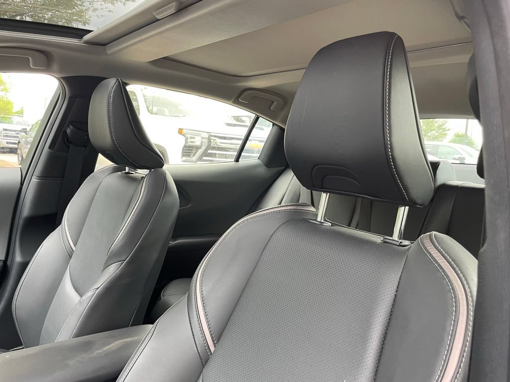 Used 2025 Toyota Prius Limited w/ Limited Premium Package FWD image 23