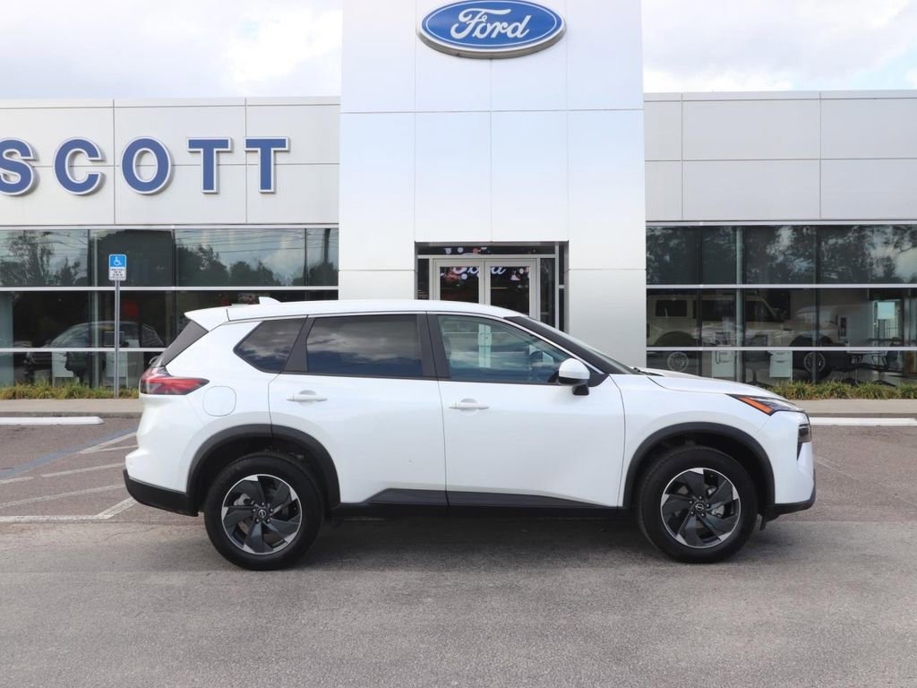 Used 2024 Nissan Rogue SV AWD/4WD image 6