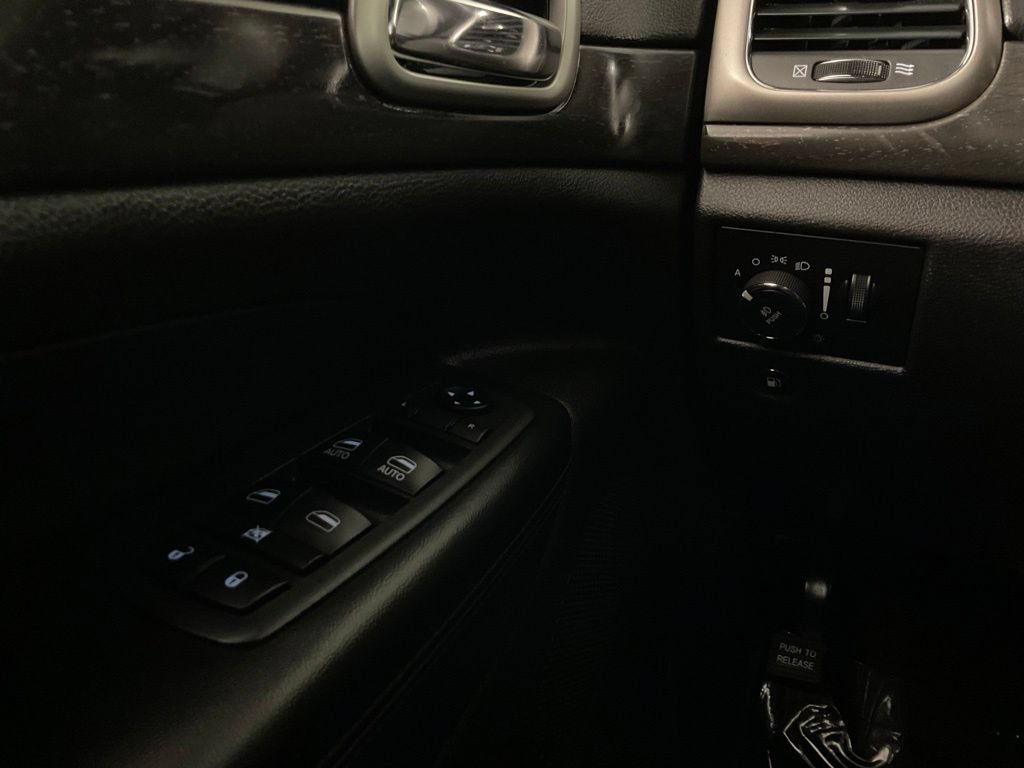 Used 2018 Jeep Grand Cherokee Laredo RWD image 19