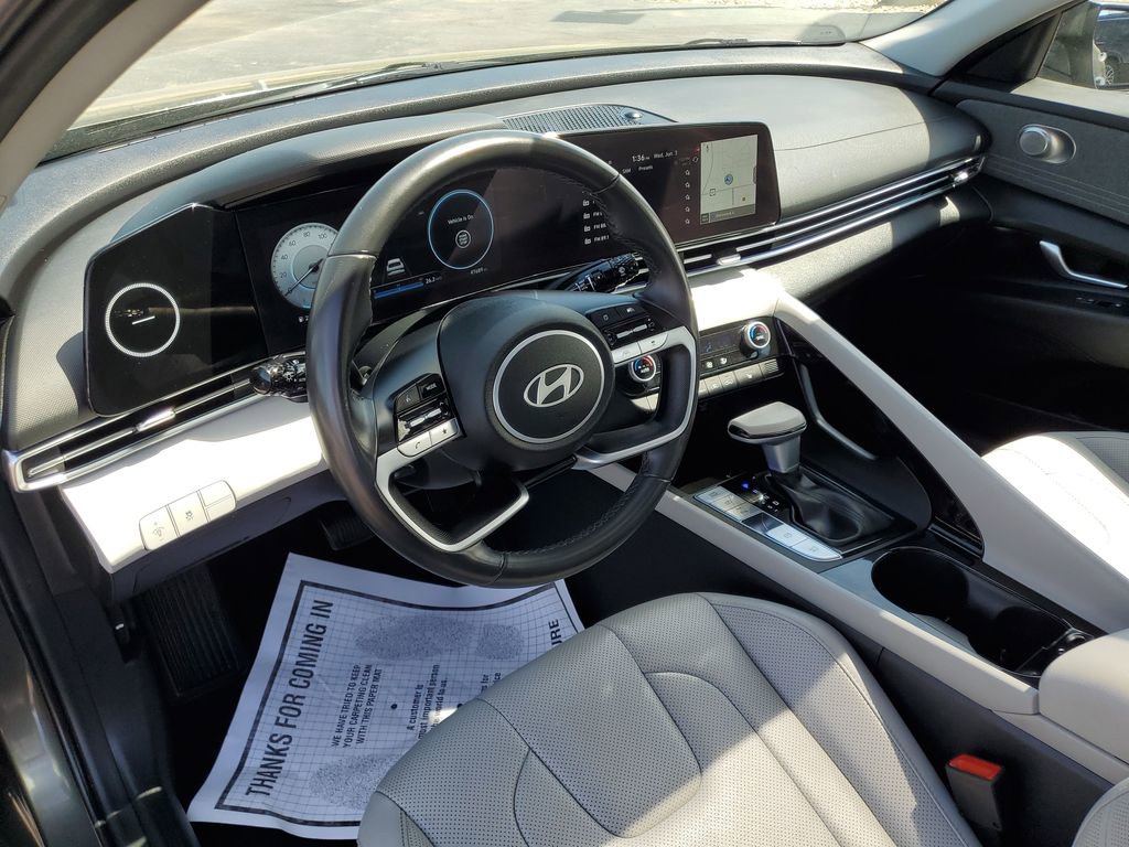 Used 2024 Hyundai Elantra Limited FWD image 16