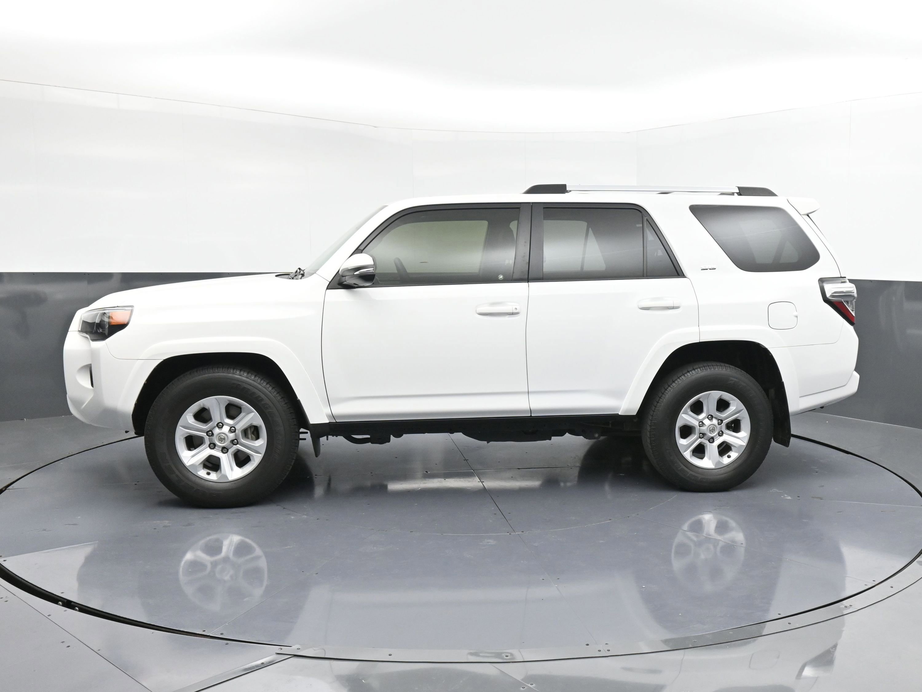 Used 2022 Toyota 4Runner SR5 Premium w/ Moonroof Package image 5