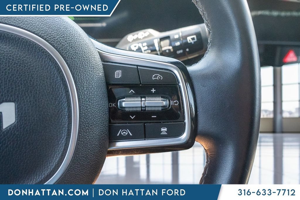 Used 2025 Kia Carnival FWD image 12