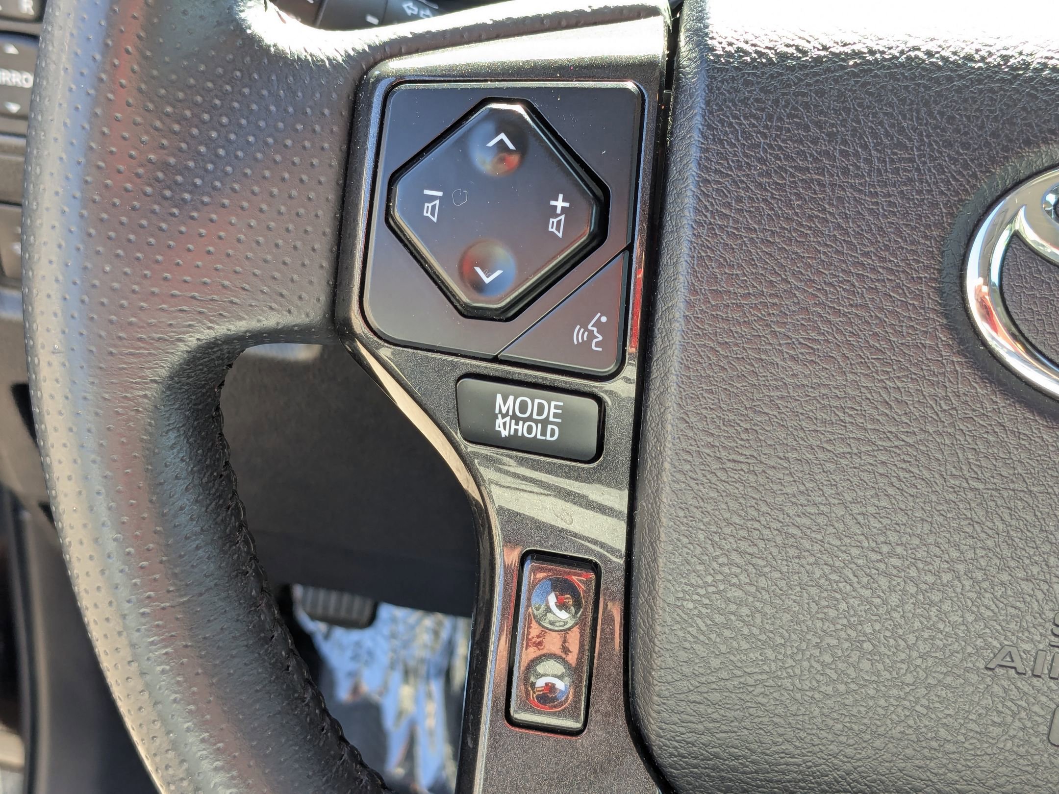 Used 2021 Toyota 4Runner Venture w/ Moonroof Package image 18