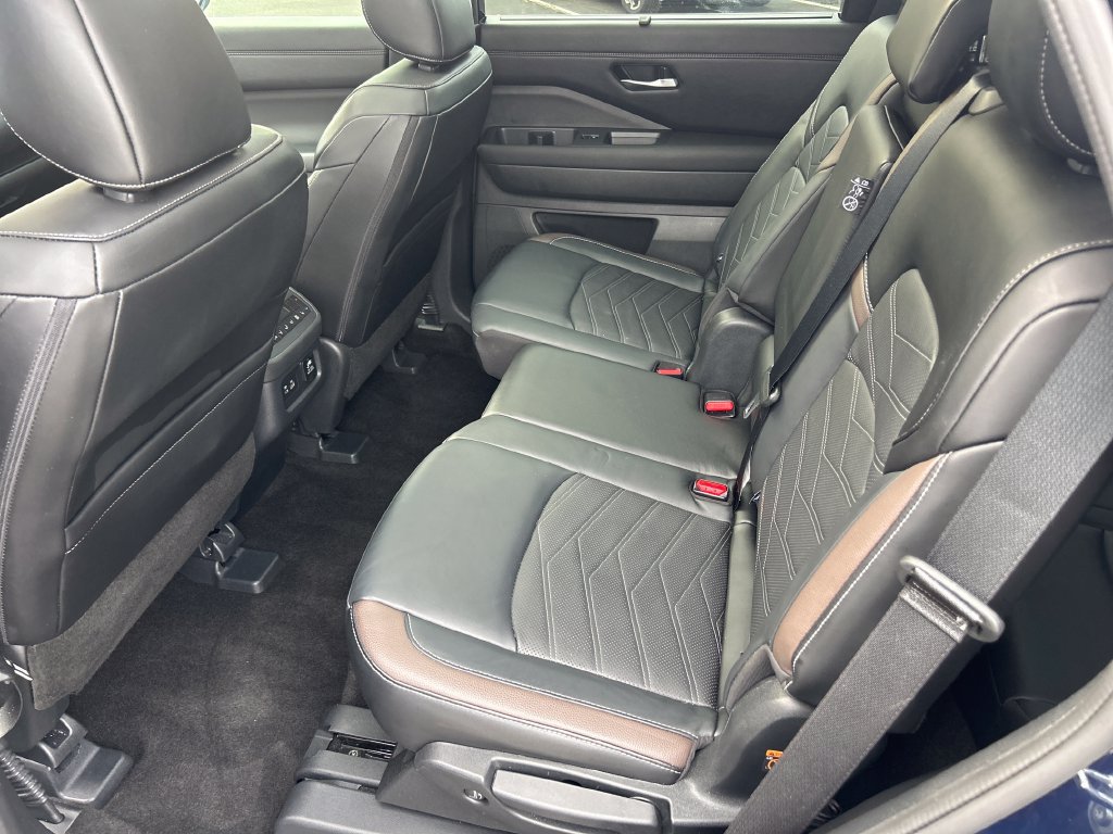 Used 2025 Nissan Pathfinder Platinum w/ Cargo Package FWD image 30