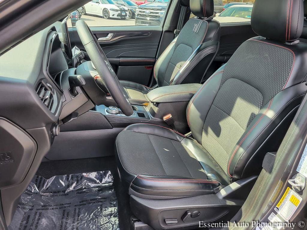 Certified 2023 Ford Escape ST-Line w/ Tech Pack #1 AWD/4WD image 9