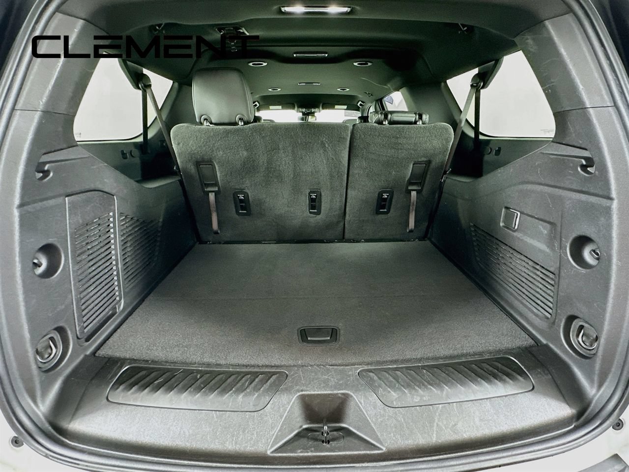 Used 2024 GMC Yukon XL SLT AWD/4WD image 11